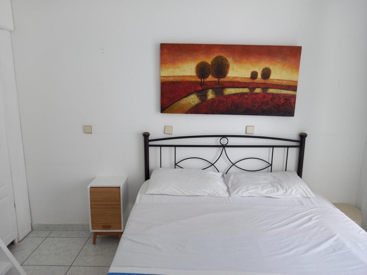 Three Harites Aparthotel Периса Екстериор снимка