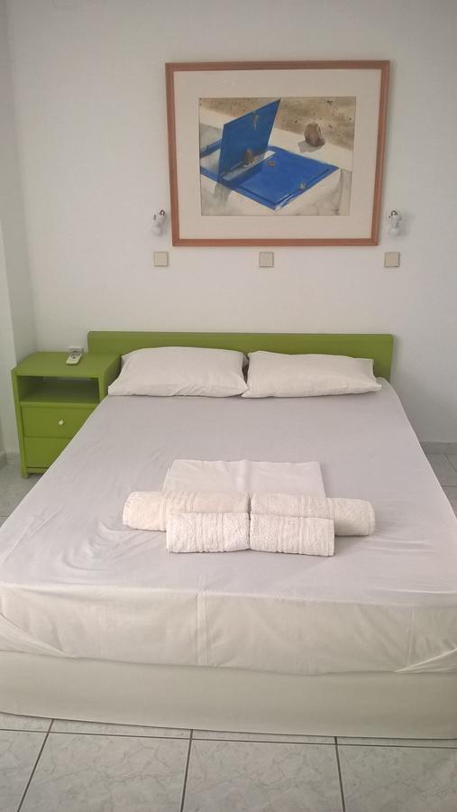 Three Harites Aparthotel Периса Екстериор снимка